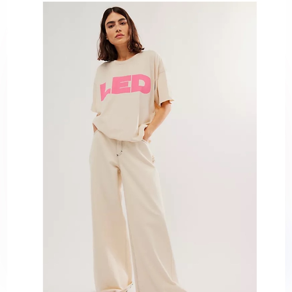 Daydreamer + Free People
Led Zep Merch Tee
Colour: Dirty White
NWT
